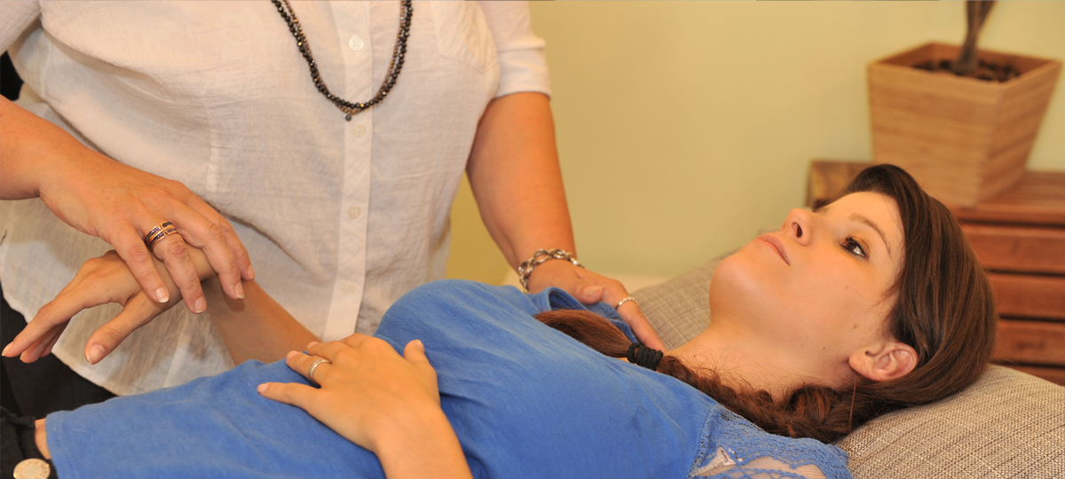 reiki-corps-femme-couchée-aime-bien-être-reiki
