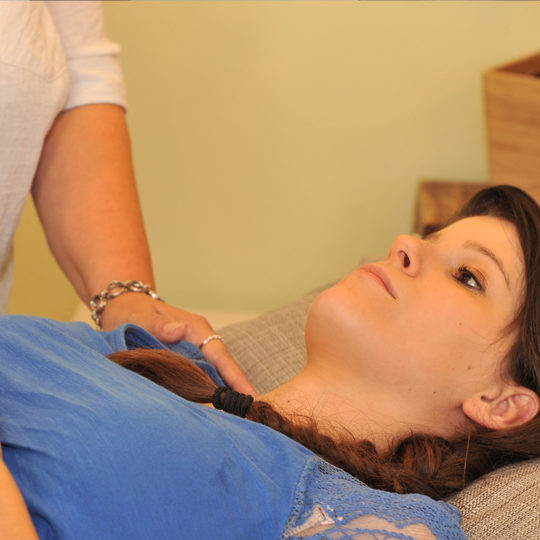 reiki-corps-femme-couchée-aime-bien-être-reiki